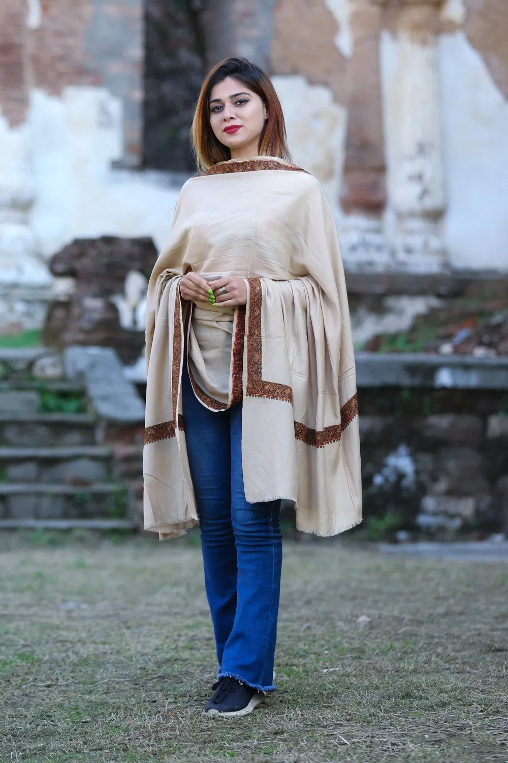 Graceful Beige Colour Semi Pashmina Sozni Shawl With Beautiful Border Owning A Unique Accessory.
