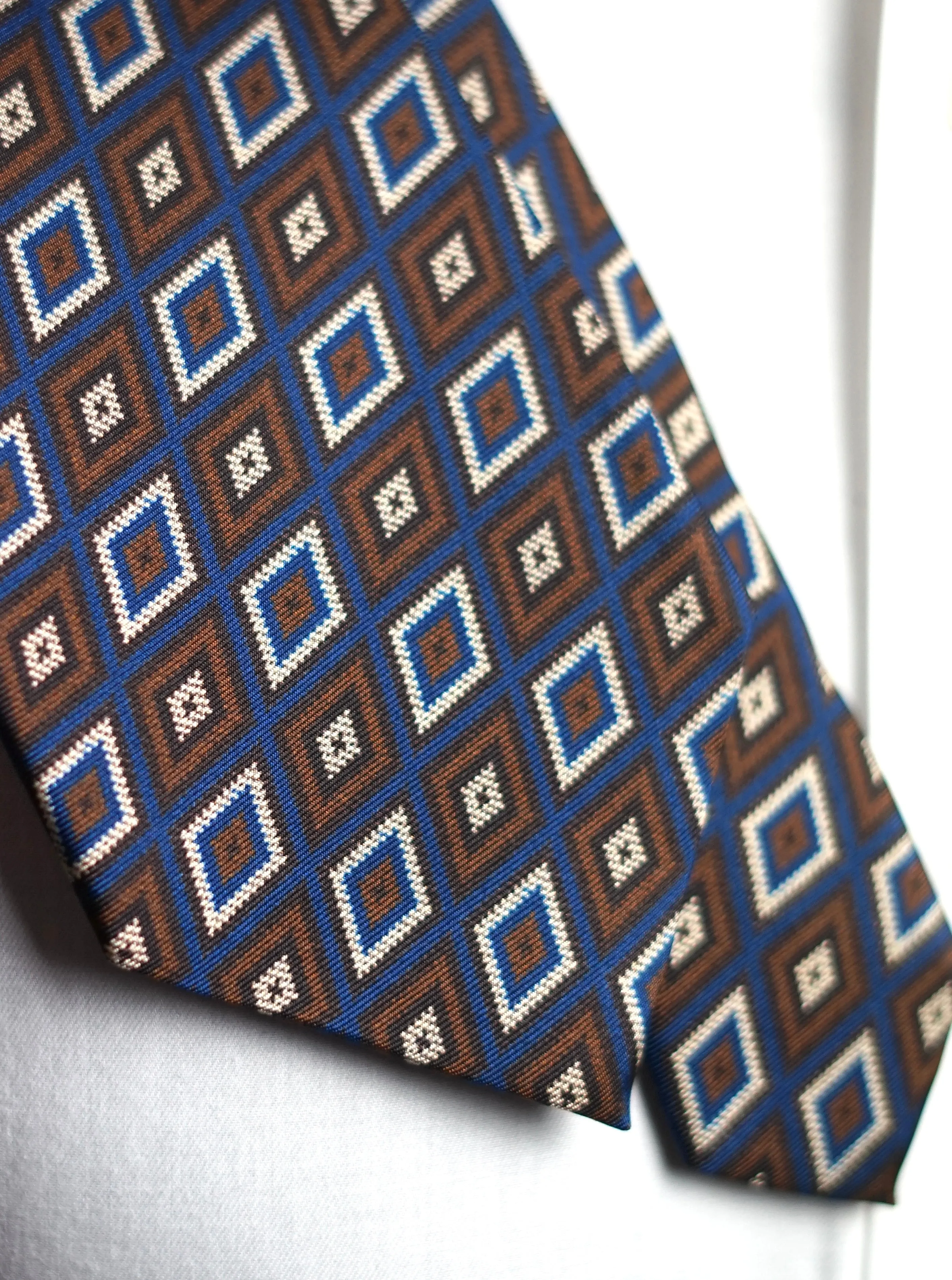 Sara Retro Silk Necktie