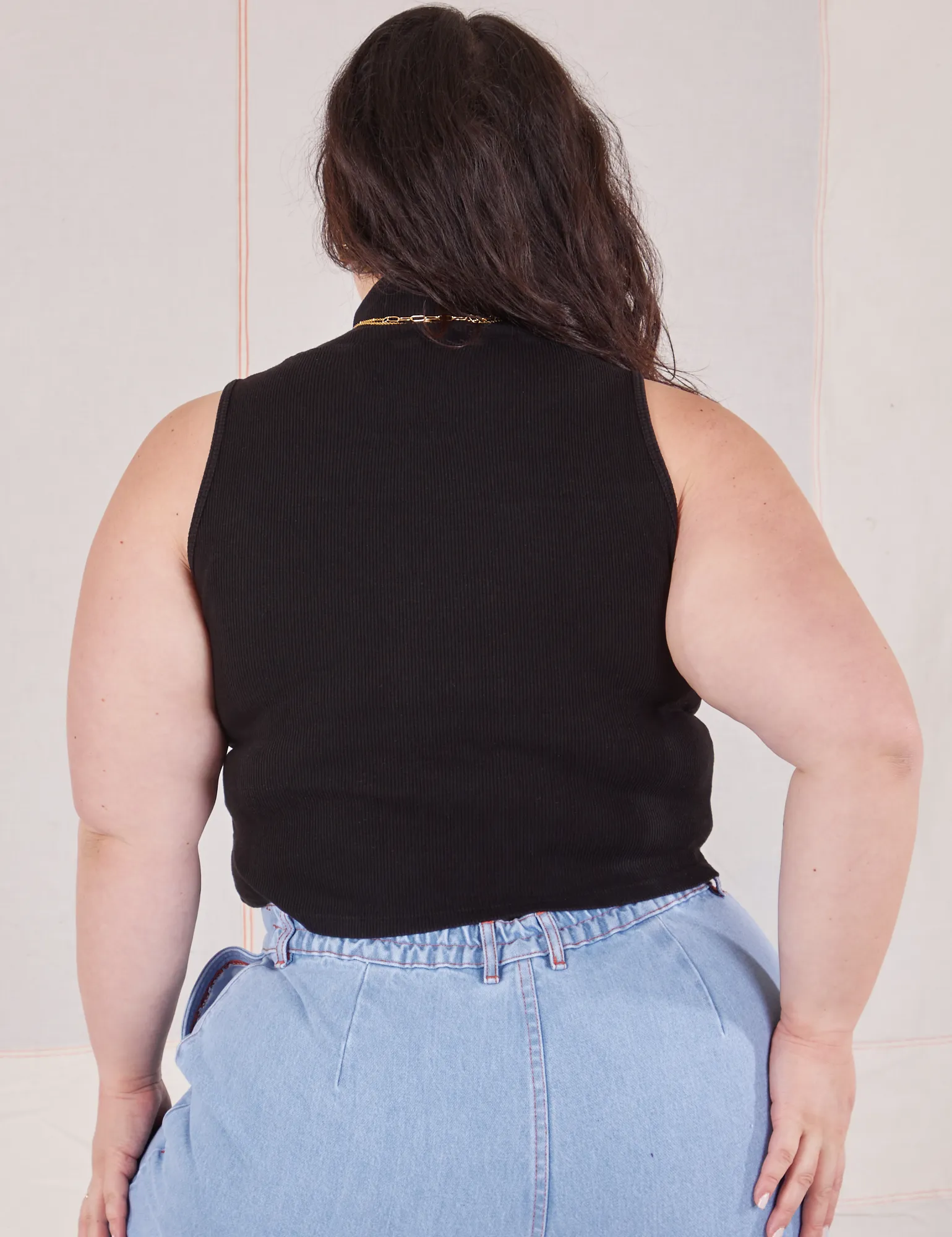 Sleeveless Essential Turtleneck - Basic Black