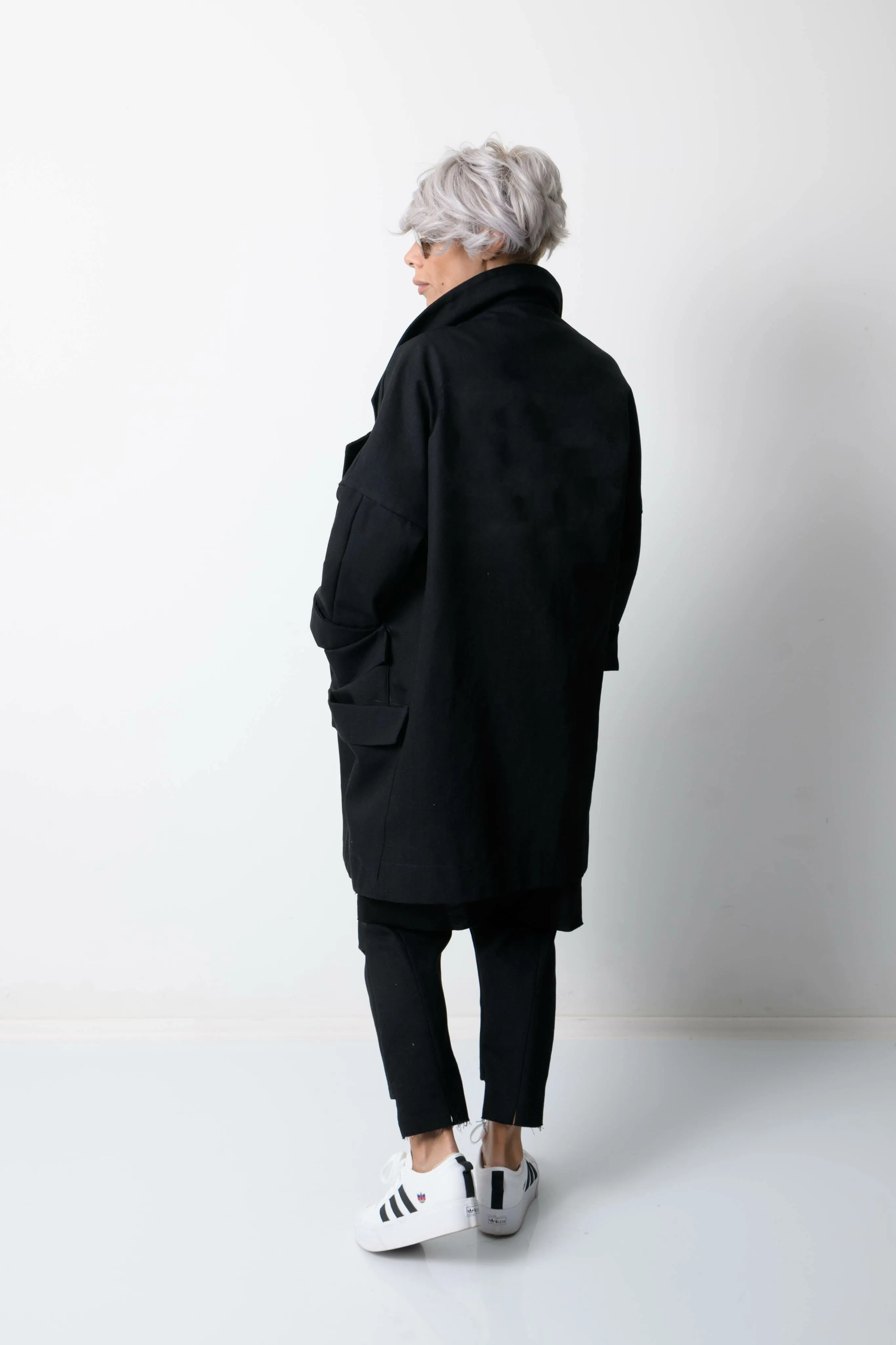 Woman Denim Coat with Lapel Collar and Big Pockets